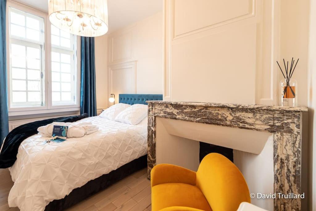 Suites Mana - Matahina Avec Vue Superbe Sur La Place Ducale Et Parking Prive Inclus Charleville-Mézières Exterior foto